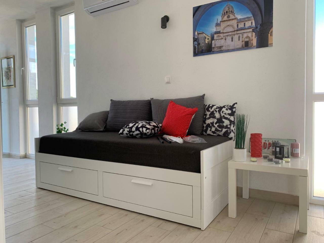 Modern Apartments Day Šibenik Esterno foto