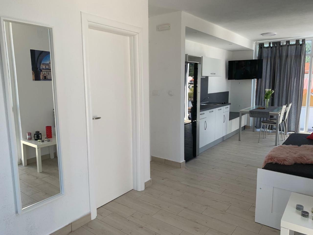 Modern Apartments Day Šibenik Esterno foto